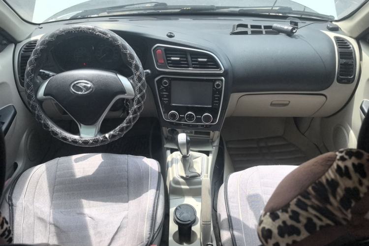 Used Soueast V3 Lingyue 2015 1.5L Manual Happiness Edition Center Console