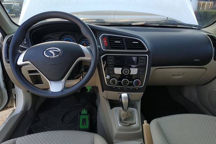Used Soueast V3 Lingyue 2015 1.5L Manual Happiness Edition Center Console