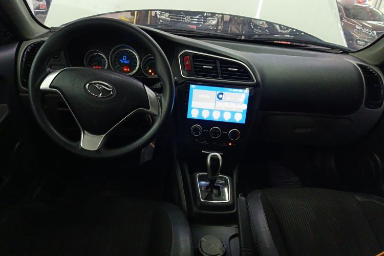 Used Soueast V3 Lingyue 2015 1.5L AMT Happiness Edition Center Console