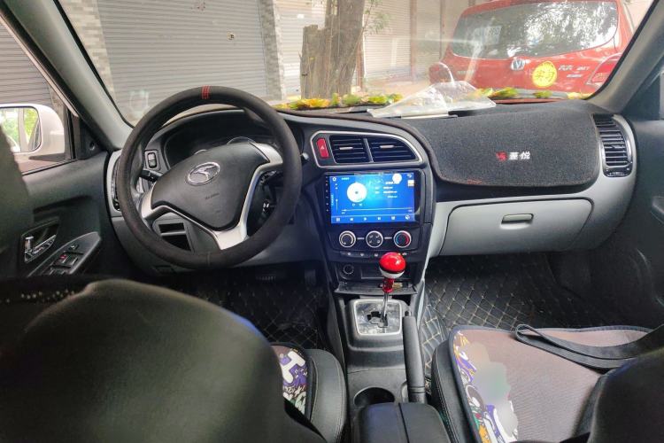 Used Soueast V3 Lingyue 2015 1.5L AMT Happiness Edition Center Console