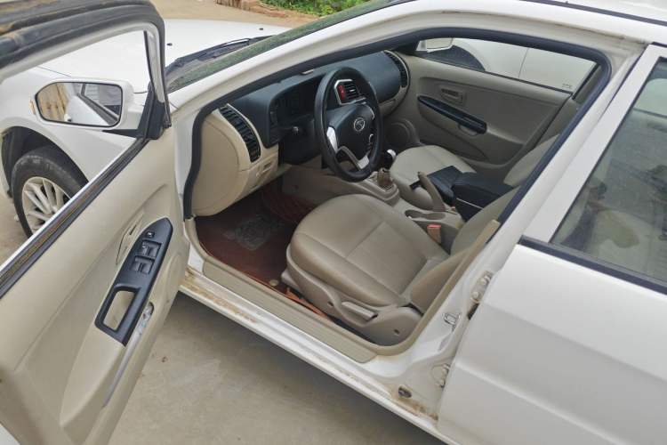 Used Soueast V3 Lingyue 2015 1.5L Manual Happiness Edition Driver Seat