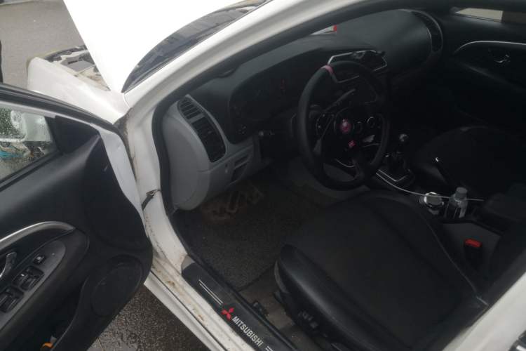 Used Soueast V3 Lingyue 2015 1.5L Manual Style Edition Driver Seat