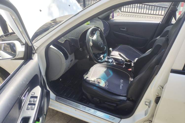 Used Soueast V3 Lingyue 2015 1.5L AMT Happiness Edition Driver Seat