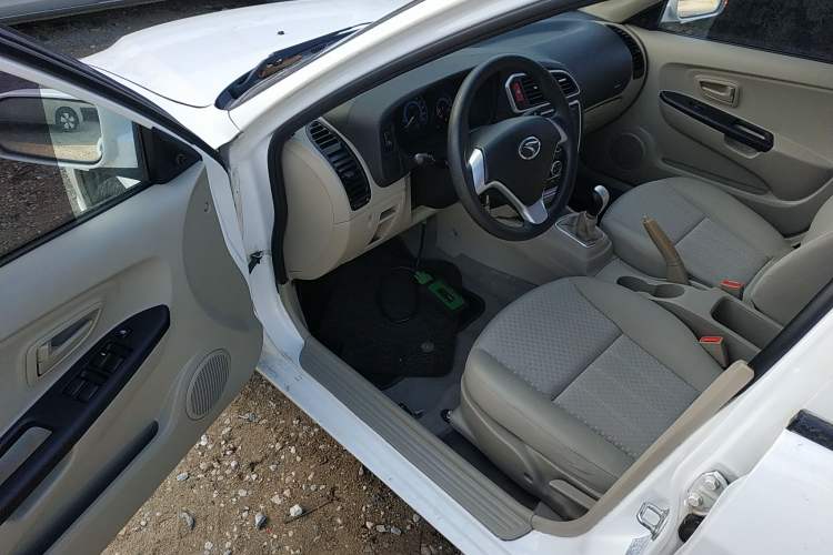 Used Soueast V3 Lingyue 2015 1.5L Manual Happiness Edition Driver Seat