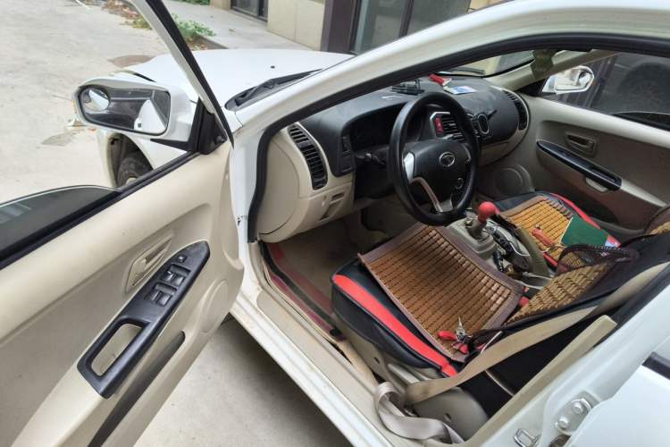 Used Soueast V3 Lingyue 2015 1.5L Manual Happiness Edition Driver Seat