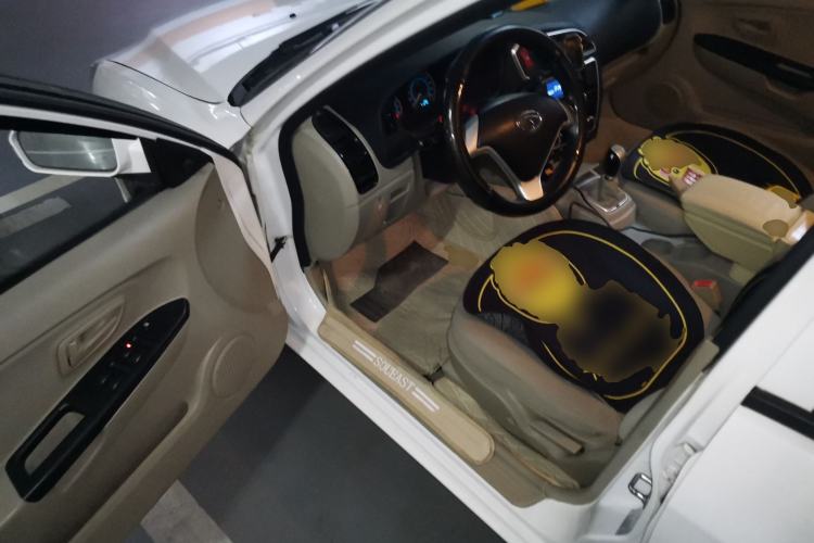 Used Soueast V3 Lingyue 2015 1.5L Manual Happiness Edition Driver Seat