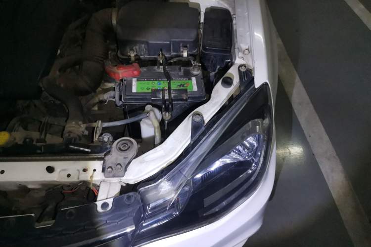 Used Soueast V3 Lingyue 2015 1.5L Manual Happiness Edition Engine Bay Left