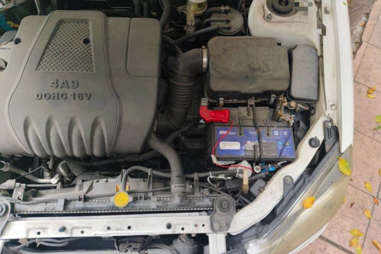 Used Soueast V3 Lingyue 2015 1.5L AMT Happiness Edition Engine Bay Left