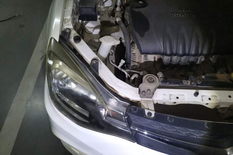 Used Soueast V3 Lingyue 2015 1.5L Manual Happiness Edition Engine Bay Right