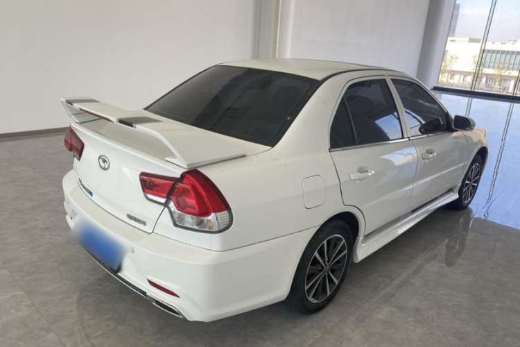 Used Soueast V3 Lingyue 2015 1.5L Manual Style Edition Exterior 2