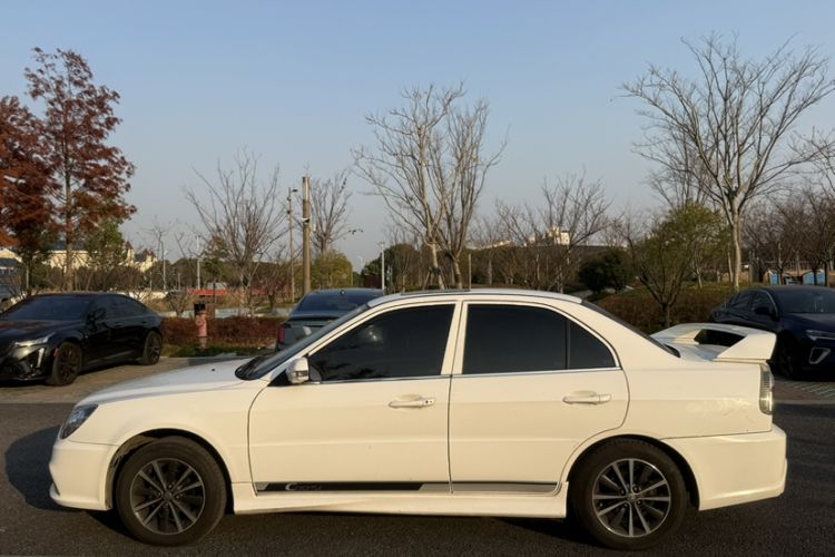 Used Soueast V3 Lingyue 2015 1.5L Manual Style Edition Exterior 3