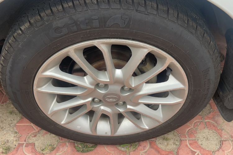 Used Soueast V3 Lingyue 2015 1.5L Manual Happiness Edition Exterior 4