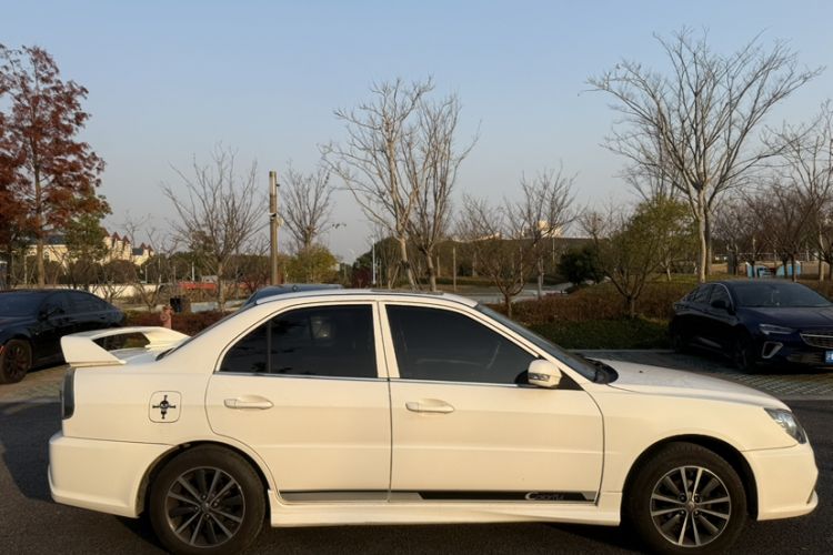 Used Soueast V3 Lingyue 2015 1.5L Manual Style Edition Exterior 4