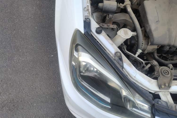 Used Soueast V3 Lingyue 2015 1.5L Manual Style Edition Exterior 6