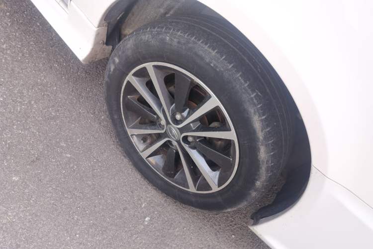 Used Soueast V3 Lingyue 2015 1.5L Manual Style Edition Exterior 7