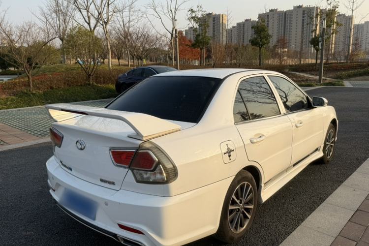 Used Soueast V3 Lingyue 2015 1.5L Manual Style Edition Exterior 7