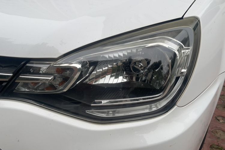 Used Soueast V3 Lingyue 2015 1.5L Manual Happiness Edition Exterior 9