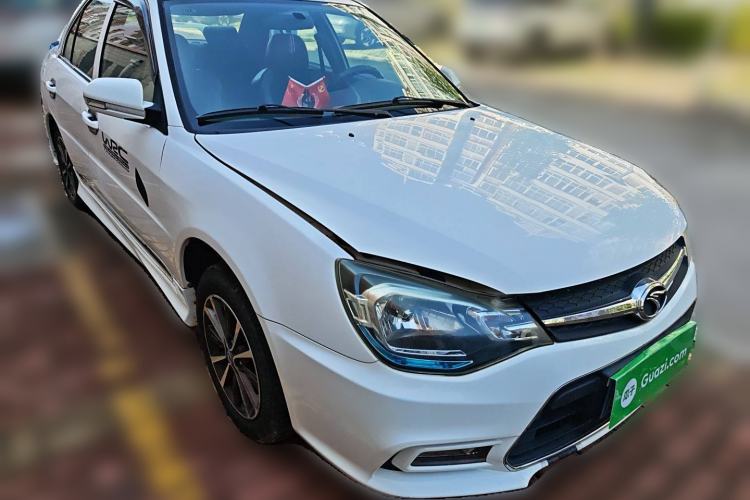 Used Soueast V3 Lingyue 2015 1.5L Manual Style Edition Front Right 45 Deg