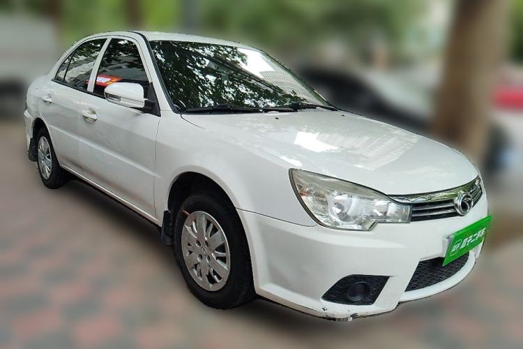 Used Soueast V3 Lingyue 2015 1.5L Manual Smart Edition Front Right 45 Deg