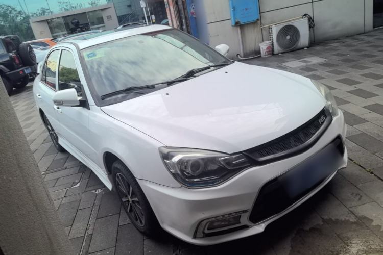 Used Soueast V3 Lingyue 2015 1.5L Manual Style Edition Front Right 45 Deg