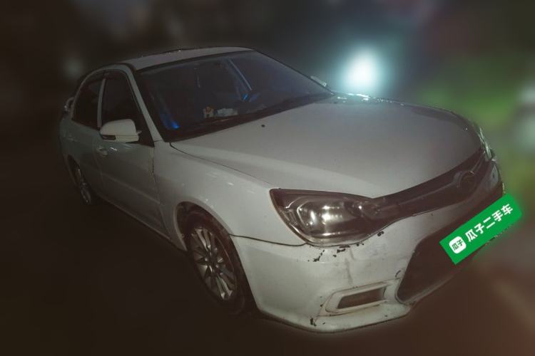 Used Soueast V3 Lingyue 2015 1.5L Manual Happiness Edition Front Right 45 Deg