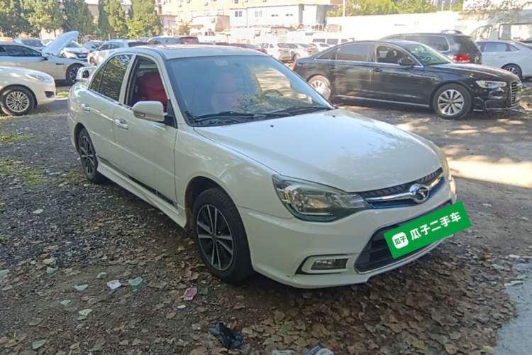 Used Soueast V3 Lingyue 2015 1.5L Manual Style Edition Front Right 45 Deg