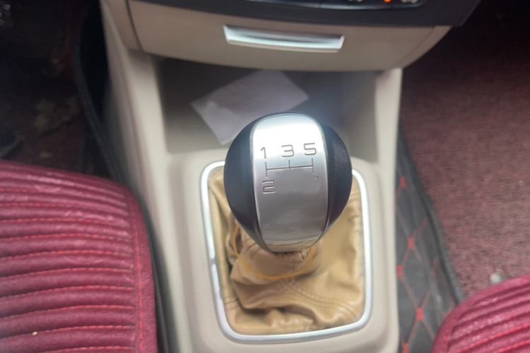 Used Soueast V3 Lingyue 2015 1.5L Manual Happiness Edition Gear Lever