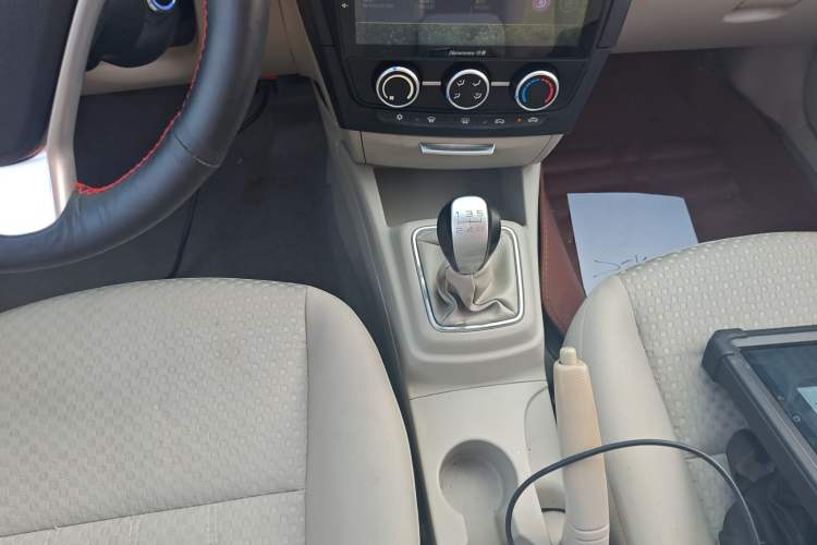 Used Soueast V3 Lingyue 2015 1.5L Manual Happiness Edition Gear Lever