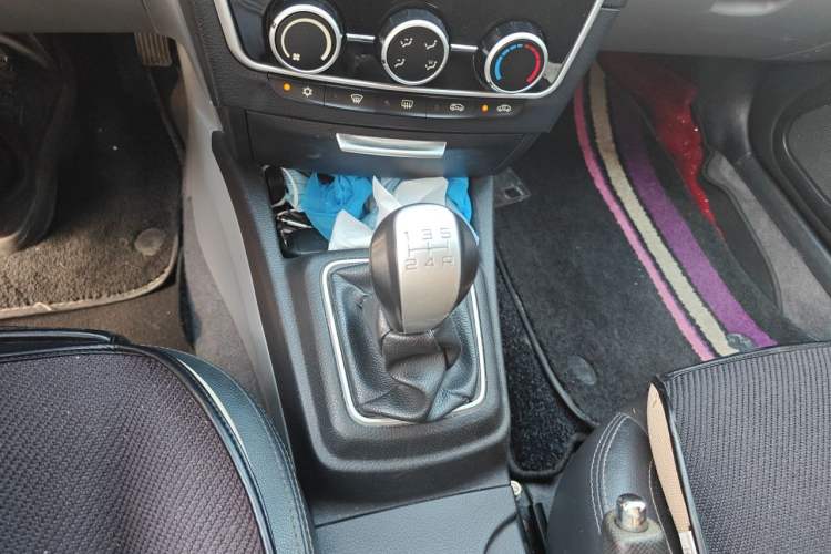 Used Soueast V3 Lingyue 2015 1.5L Manual Style Edition Gear Lever