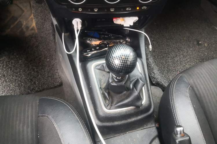 Used Soueast V3 Lingyue 2015 1.5L Manual Style Edition Gear Lever