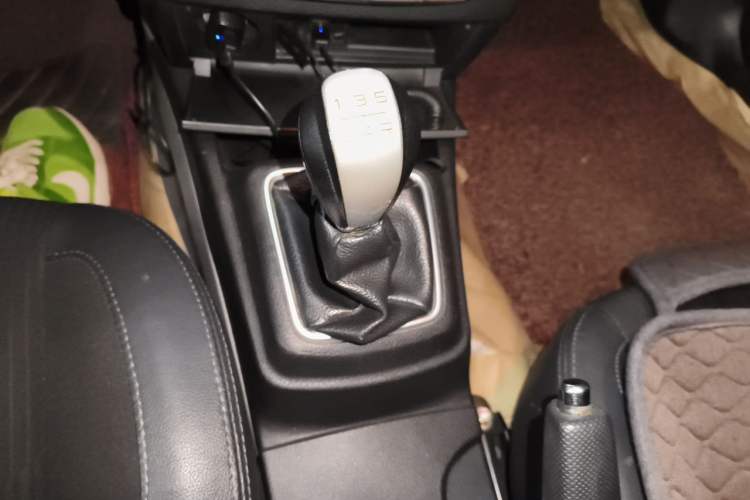 Used Soueast V3 Lingyue 2015 1.5L Manual Style Edition Gear Lever