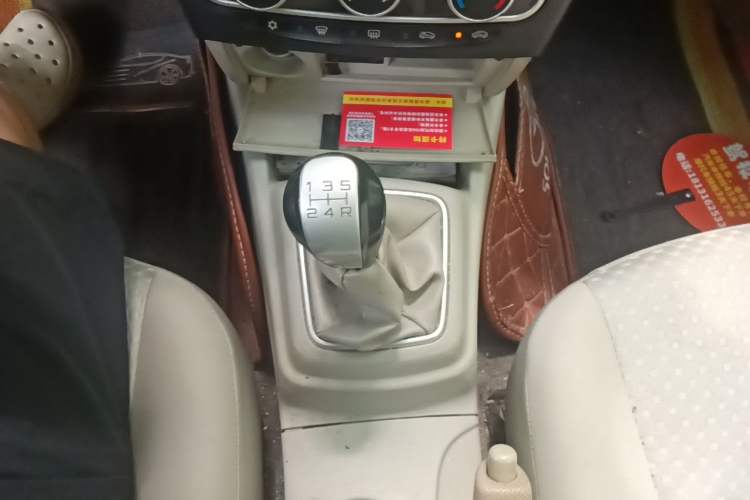Used Soueast V3 Lingyue 2015 1.5L Manual Happiness Edition Gear Lever