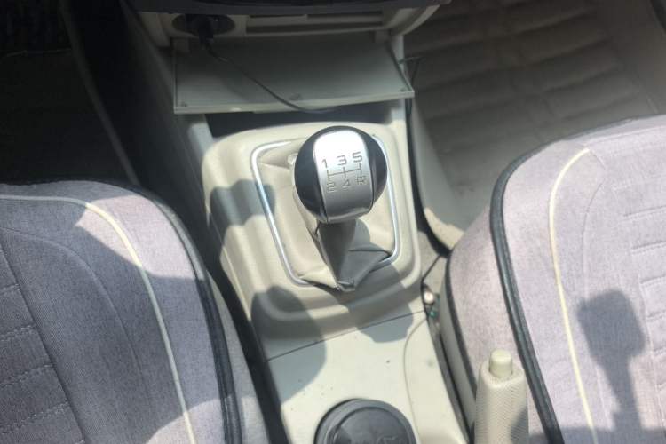 Used Soueast V3 Lingyue 2015 1.5L Manual Happiness Edition Gear Lever