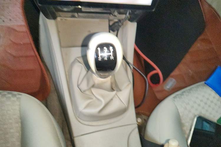 Used Soueast V3 Lingyue 2015 1.5L Manual Smart Edition Gear Lever