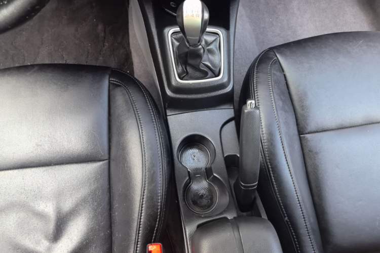 Used Soueast V3 Lingyue 2015 1.5L Manual Style Edition Gear Lever
