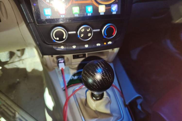 Used Soueast V3 Lingyue 2015 1.5L Manual Happiness Edition Gear Lever