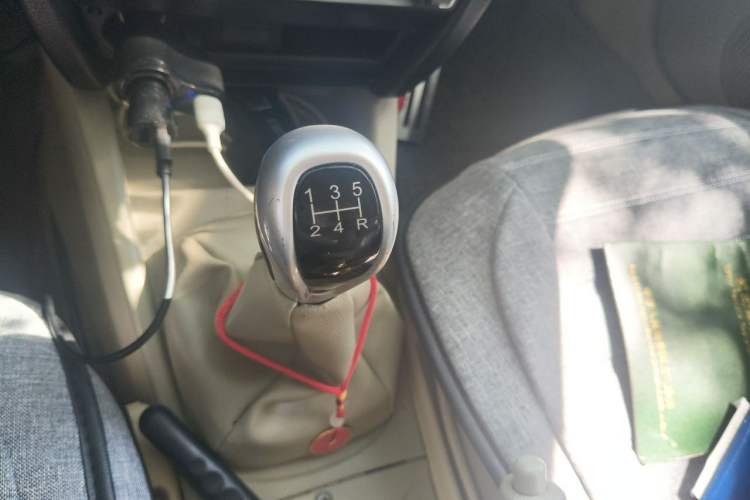 Used Soueast V3 Lingyue 2015 1.5L Manual Happiness Edition Gear Lever