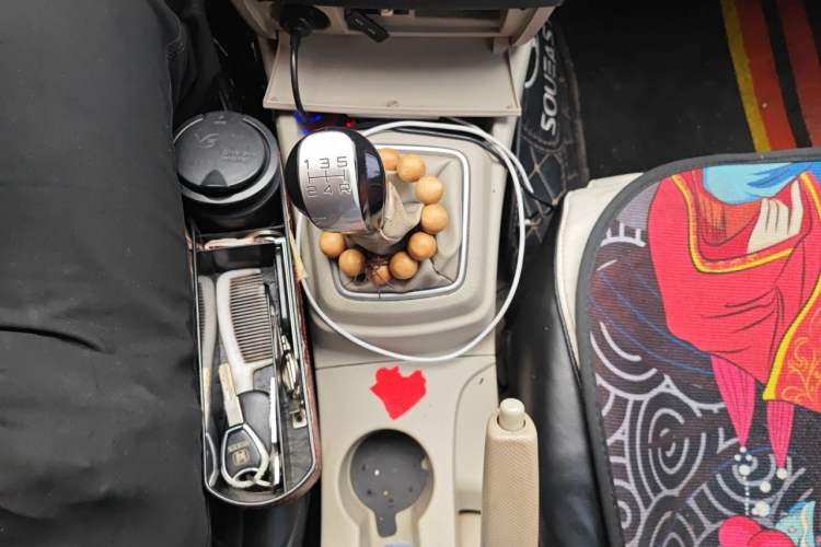 Used Soueast V3 Lingyue 2015 1.5L Manual Happiness Edition Gear Lever