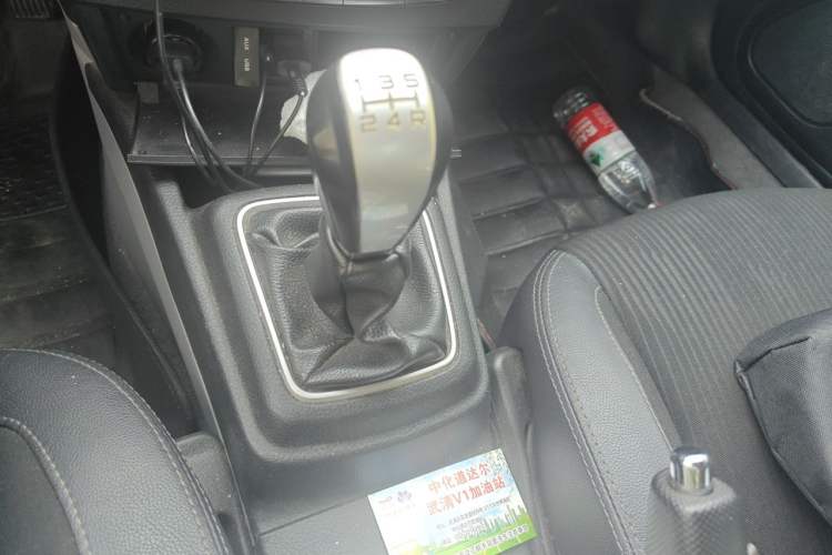 Used Soueast V3 Lingyue 2015 1.5L Manual Style Edition Gear Lever