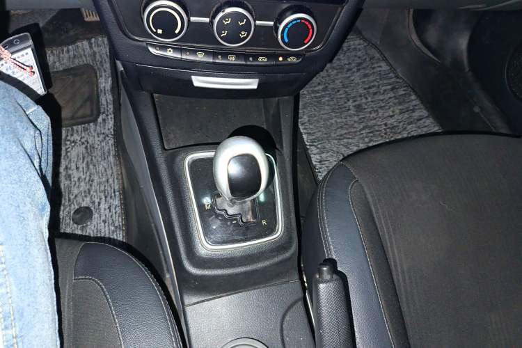 Used Soueast V3 Lingyue 2015 1.5L AMT Happiness Edition Gear Lever