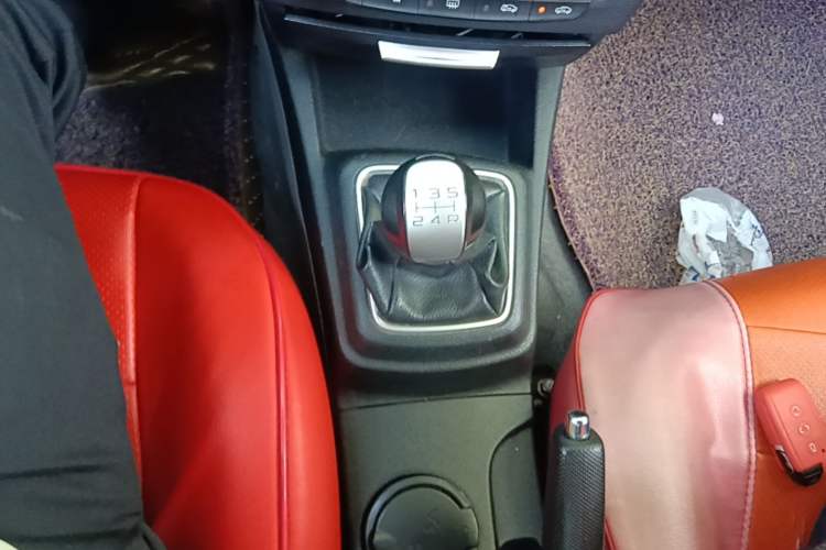 Used Soueast V3 Lingyue 2015 1.5L Manual Style Edition Gear Lever