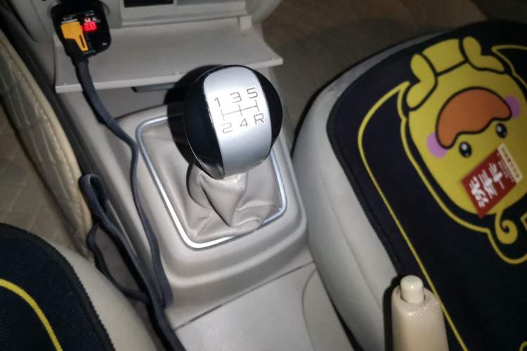 Used Soueast V3 Lingyue 2015 1.5L Manual Happiness Edition Gear Lever
