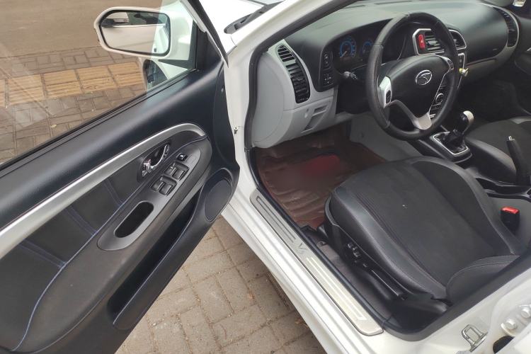 Used Soueast V3 Lingyue 2015 1.5L Manual Style Edition Interior 3
