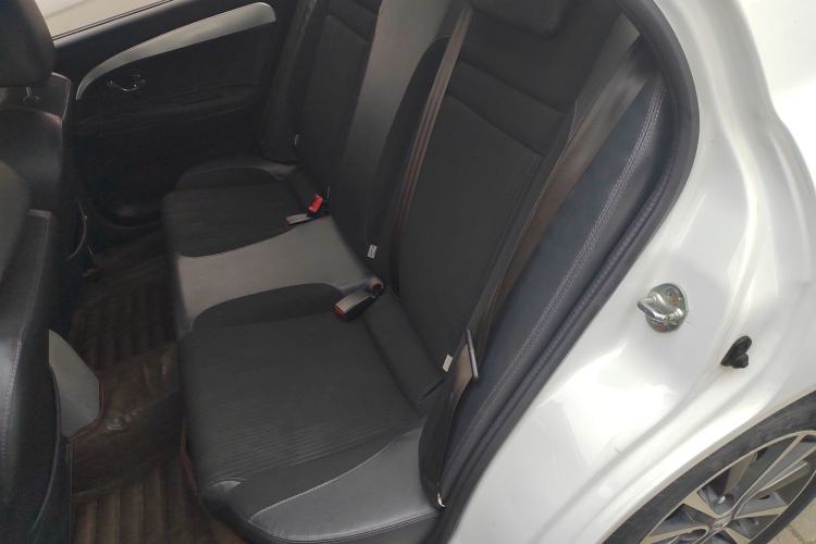 Used Soueast V3 Lingyue 2015 1.5L Manual Style Edition Interior 4