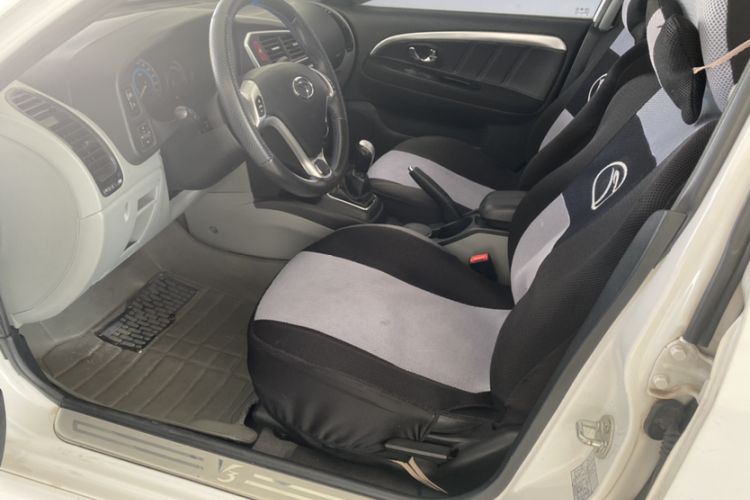 Used Soueast V3 Lingyue 2015 1.5L Manual Style Edition Interior 5