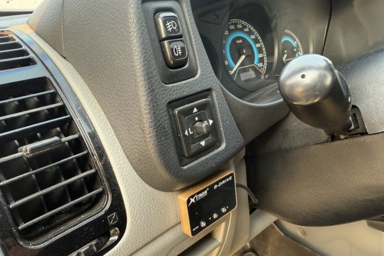 Used Soueast V3 Lingyue 2015 1.5L Manual Style Edition Interior 5
