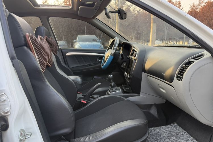 Used Soueast V3 Lingyue 2015 1.5L Manual Style Edition Interior 6