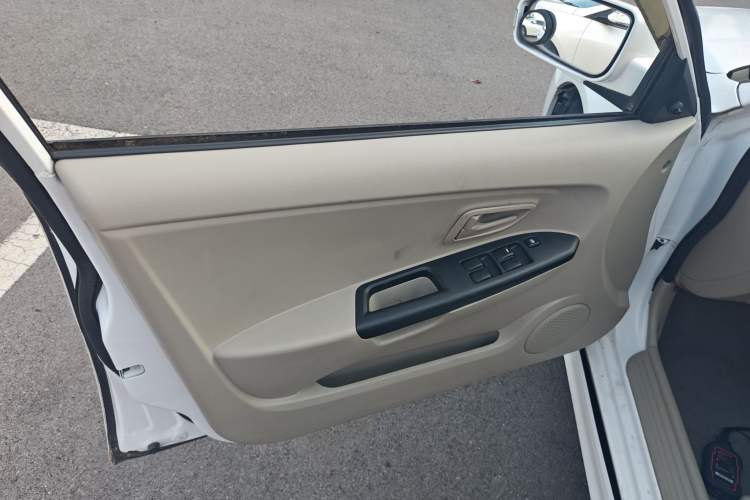 Used Soueast V3 Lingyue 2015 1.5L Manual Happiness Edition Left Front Door Interior