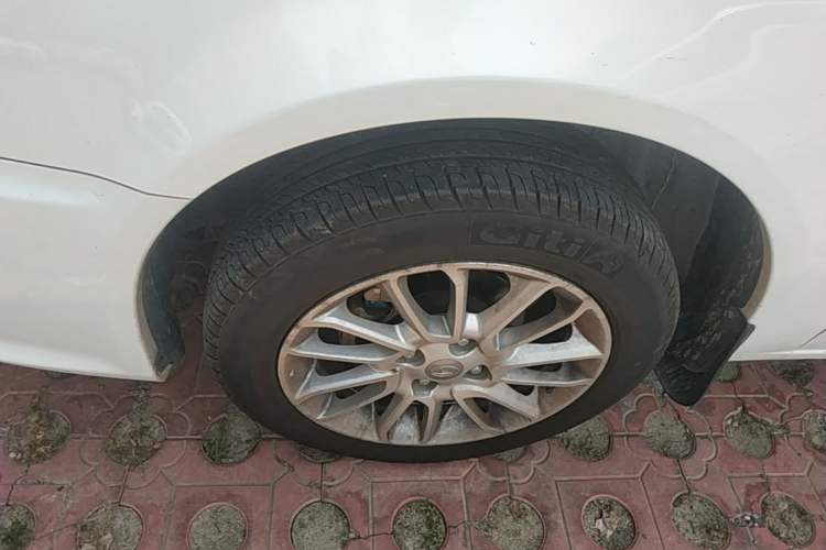 Used Soueast V3 Lingyue 2015 1.5L Manual Happiness Edition Left Front Wheel Hub
