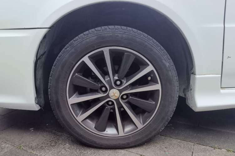 Used Soueast V3 Lingyue 2015 1.5L Manual Style Edition Left Front Wheel Hub